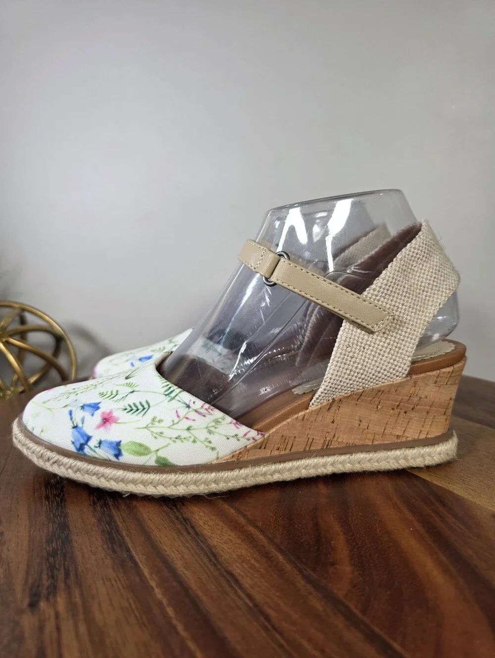 Baretraps Ocean Floral Closed Toe Espadrille Wedge Sandals Size 7 Like New